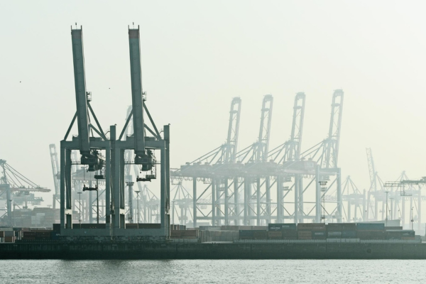 Versatile Gantry Crane for Industrial Material Handling